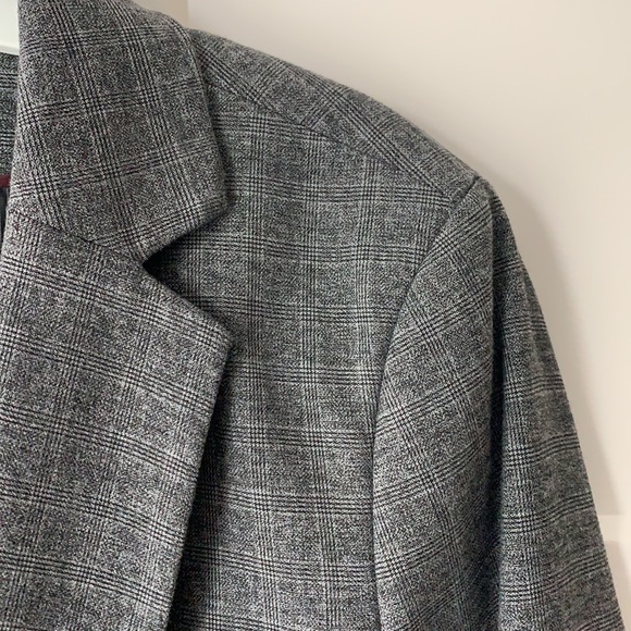 Grey pinstripe women’s suit - Picture 2 of 9